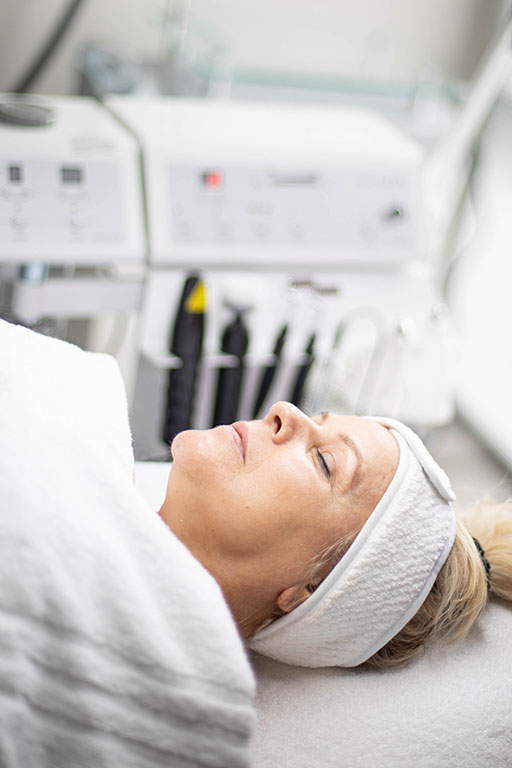 Welcome to Med and Beauty Spa by Eve, nestled in Saint Charles, IL. Our mission is to help you achieve your best look and feel your best. Led by Eve herself, our team of skilled professionals brings together years of experience and a dedication to transformative skincare and body treatments. Whether you’re looking for rejuvenating laser therapies, relaxing facials, or indulgent body treatments such as massages and wraps, each service is personalized to suit your unique needs. We pride ourselves on using advanced technology that surpasses other spas in the area, ensuring you receive the most effective treatments available.